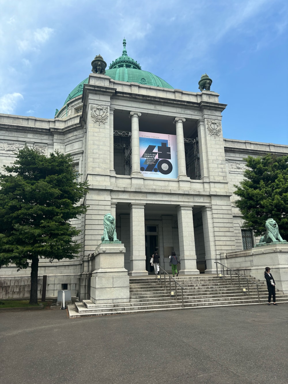 「きれいめカジュアル、プチプラ、シアー、シアートップス、シアーシャツ、リボン、厚底シューズ、モノトーン、ワンピース、サテン、ロングワンピース、ブラックコーデ、オトナカジュアル、キャミワンピ、テーマパークコーデ」｜「HERMESのアイテム（ハンドバッグ、オレンジ系）」を使った、asuka𓂃⸜♡⸝さん（骨格ウェーブ・レディース・163cm）の夏コーディネートの2枚目の写真