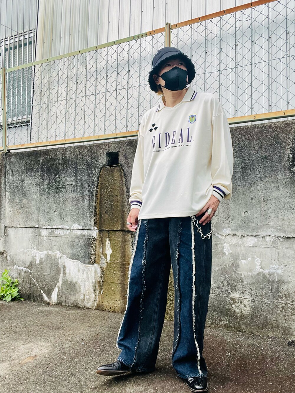 「秋コーデ、秋服まるっと大公開、デニム、デニムパンツ、ゲームシャツ、バケットハット、jieda、ファッションを楽しもう、新星WEARISTAにエントリー」｜「JiedaのSWITCHING OVER DENIM PANTS（デニムパンツ、ブラック系）」を使った、クリパン7.12さん（メンズ・169cm）の秋コーディネートの2枚目の写真