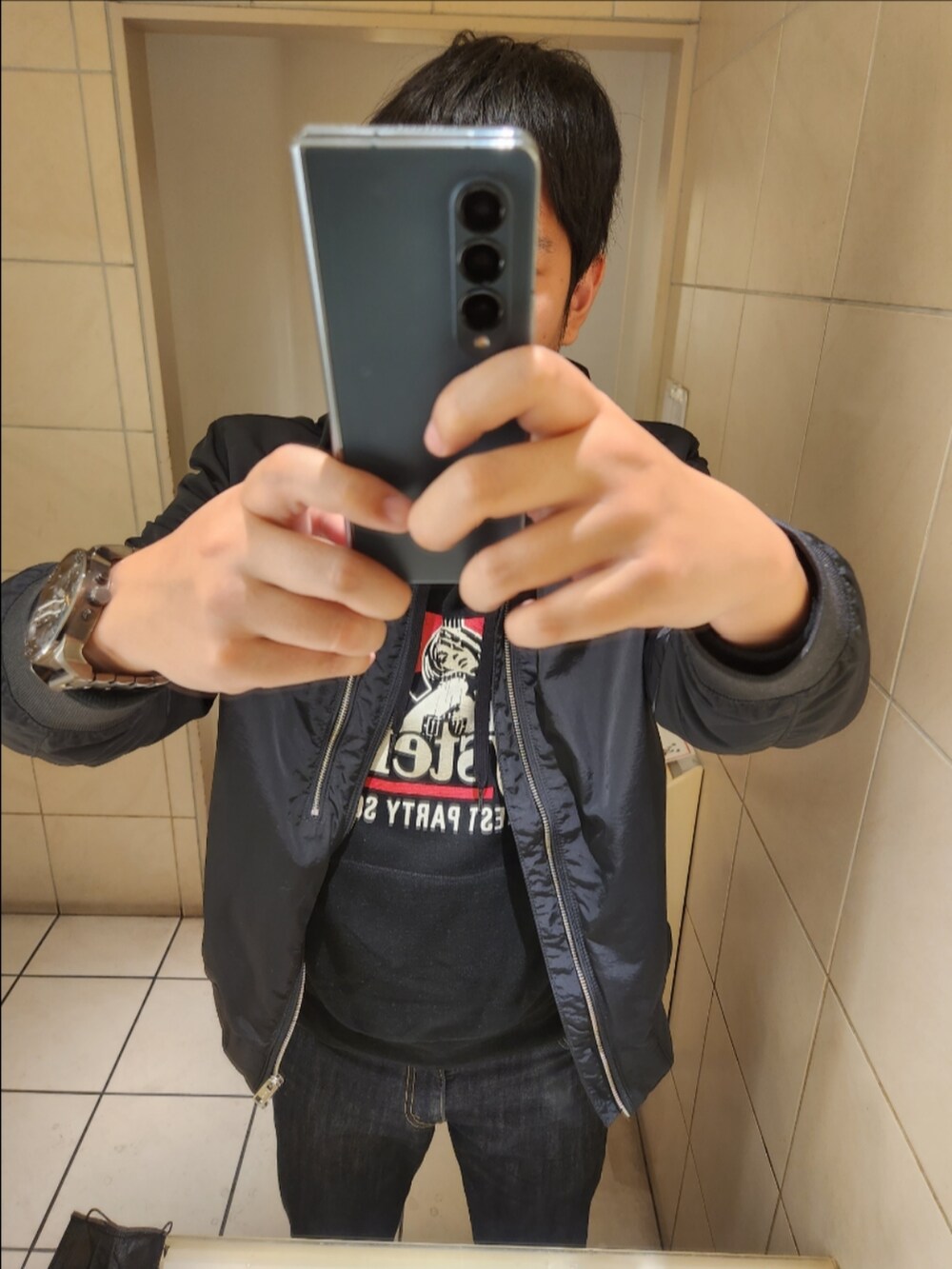 「H&M、ヒステリックグラマー、リーバイス、Y-3、春コーデ、ジップアップブルゾン、GREATEST PARTY SOUNDSパーカー、FYW S-97」｜「H&Mのアイテム（ブルゾン、ブラック系）」を使った、shinn_akkunnさん（メンズ・180cm）の春コーディネートの2枚目の写真