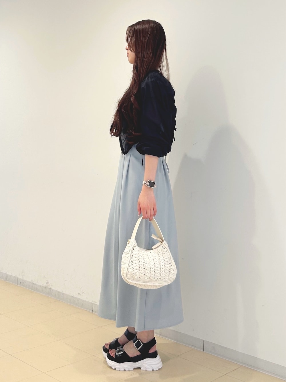 「MERCURYDUOのリネンライクバックレースアップワンピース(ワンピース、グリーン系)」を使った、ayamoさん(レディース・165cm)の夏コーディネートの2枚目の写真