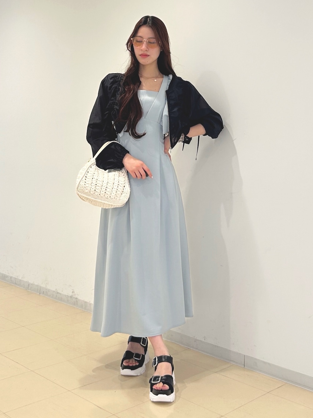 「MERCURYDUOのリネンライクバックレースアップワンピース(ワンピース、グリーン系)」を使った、ayamoさん(レディース・165cm)の夏コーディネートの3枚目の写真