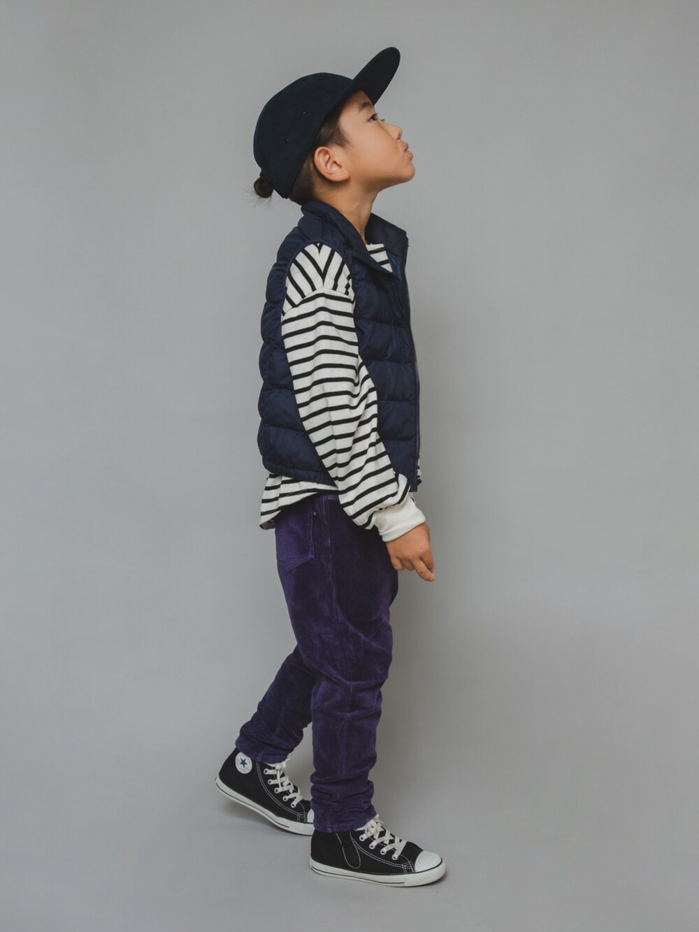 「コーデュロイ、BEAMS、tiny manon、northface、ダウンジャケット、キャップ、コーデュロイパンツ、コンバース、converse、キッズコーデ、バースデイ、男の子コーデ、秋コーデ、ボーダー、PR」｜「UNIQLOのアイテム（ダウンベスト、ブルー系）」を使った、allen19.ppさん（キッズ・125cm）の秋コーディネートの3枚目の写真
