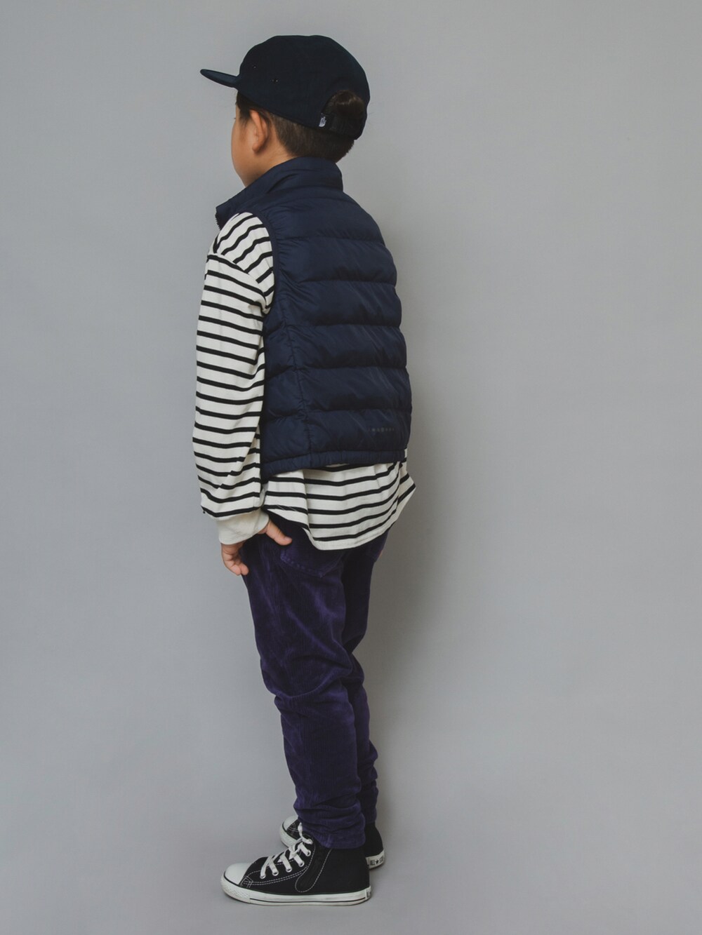 「コーデュロイ、BEAMS、tiny manon、northface、ダウンジャケット、キャップ、コーデュロイパンツ、コンバース、converse、キッズコーデ、バースデイ、男の子コーデ、秋コーデ、ボーダー、PR」｜「UNIQLOのアイテム（ダウンベスト、ブルー系）」を使った、allen19.ppさん（キッズ・125cm）の秋コーディネートの4枚目の写真