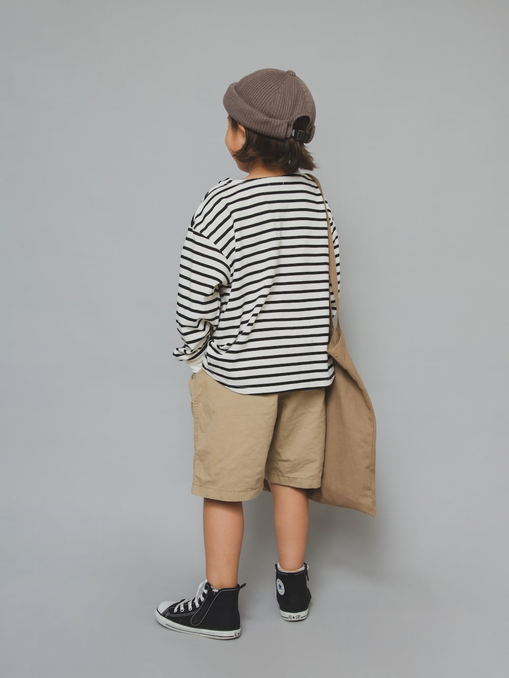 「ボーダートップス、ベージュコーデ、ベージュ、コンバース、秋コーデ、男の子コーデ、ハイカットスニーカー、converse、コーデュロイ、シンプルコーデ、トートバッグ、バースデイ、ゆるコーデ、wcj、ミッキー」｜「WCJのアイテム（トートバッグ、ブラウン系）」を使った、allen19.ppさん（キッズ・125cm）の秋コーディネートの3枚目の写真