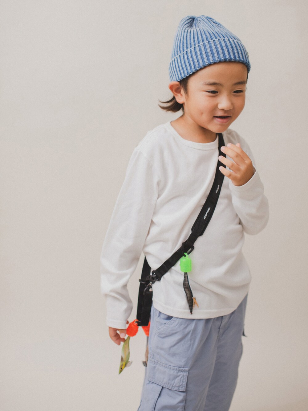 「秋服準備はじめました、カジュアルコーデ、カーゴパンツ、ロゴT、釣り、秋コーデ、休日スタイル、キッズファッション、カジュアル、キッズコーデ、northface、SHIPS、ロンT」｜「BIRKENSTOCKのBirkenstock Arizona（サンダル、ブラック系）」を使った、allen19.ppさん（キッズ・120cm）の秋コーディネートの5枚目の写真