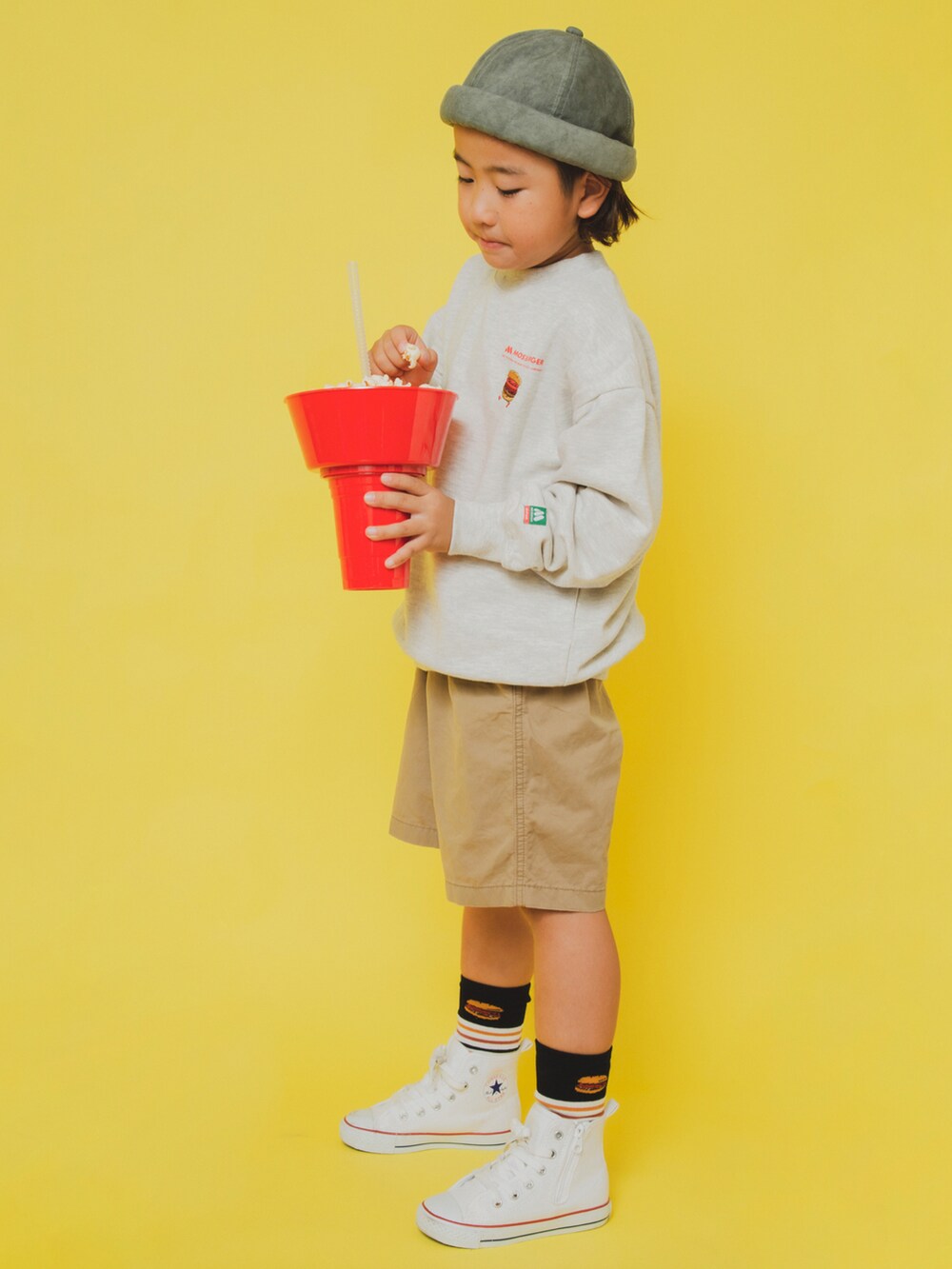 「コンバース、トレーナー、スエット、converse、ビッグシルエット、ハーフパンツ、ポップコーン、devirock、帽子、男の子コーデ、休日スタイル、キッズコーデ、シンプルコーデ、カジュアルコーデ」｜「B:MING by BEAMSのB:MING by BEAMS / フェイクスエード ロールキャップ（キャップ、グレー系）」を使った、allen19.ppさん（キッズ・125cm）の秋コーディネートの5枚目の写真