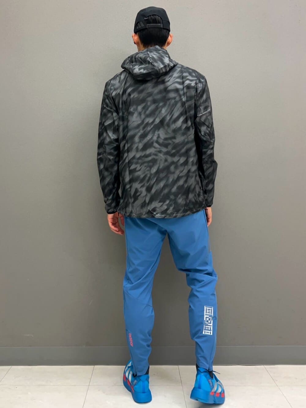 アディゼロ 駅伝 ランニング パンツ、オウン ザ ラン総柄プリント