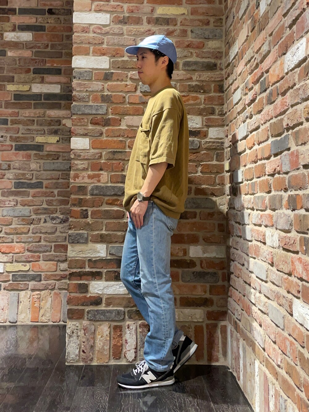 「カジュアル、オトナカジュアル、大人カジュアル、夏コーデ、リラックススタイル、シンプル、シンプルコーデ、サマーニット、デニム、スニーカー、New Balance、キャップ、古着MIX」｜「A.P.C.のA.P.C./PETIT NEW STANDARD（デニムパンツ、ブルー系）」を使った、Makiさん（メンズ・168cm）の夏コーディネートの2枚目の写真
