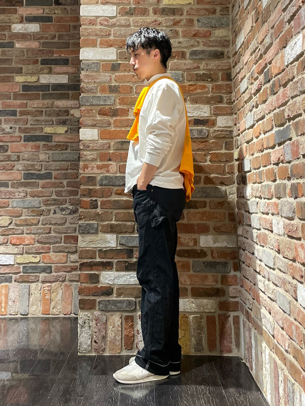 「オトナカジュアル、大人コーデ、ゆるコーデ、大人カジュアル、Tシャツ、ラフ、今日のコーデ、ootd、スニーカー、夏コーデ、たすき掛け、黄色、ジャーマントレーナー、カジュアル、ペインターパンツ」｜「nanamicaのアイテム（ジャケット/アウター、イエロー系）」を使った、Makiさん（メンズ・168cm）の夏コーディネートの2枚目の写真