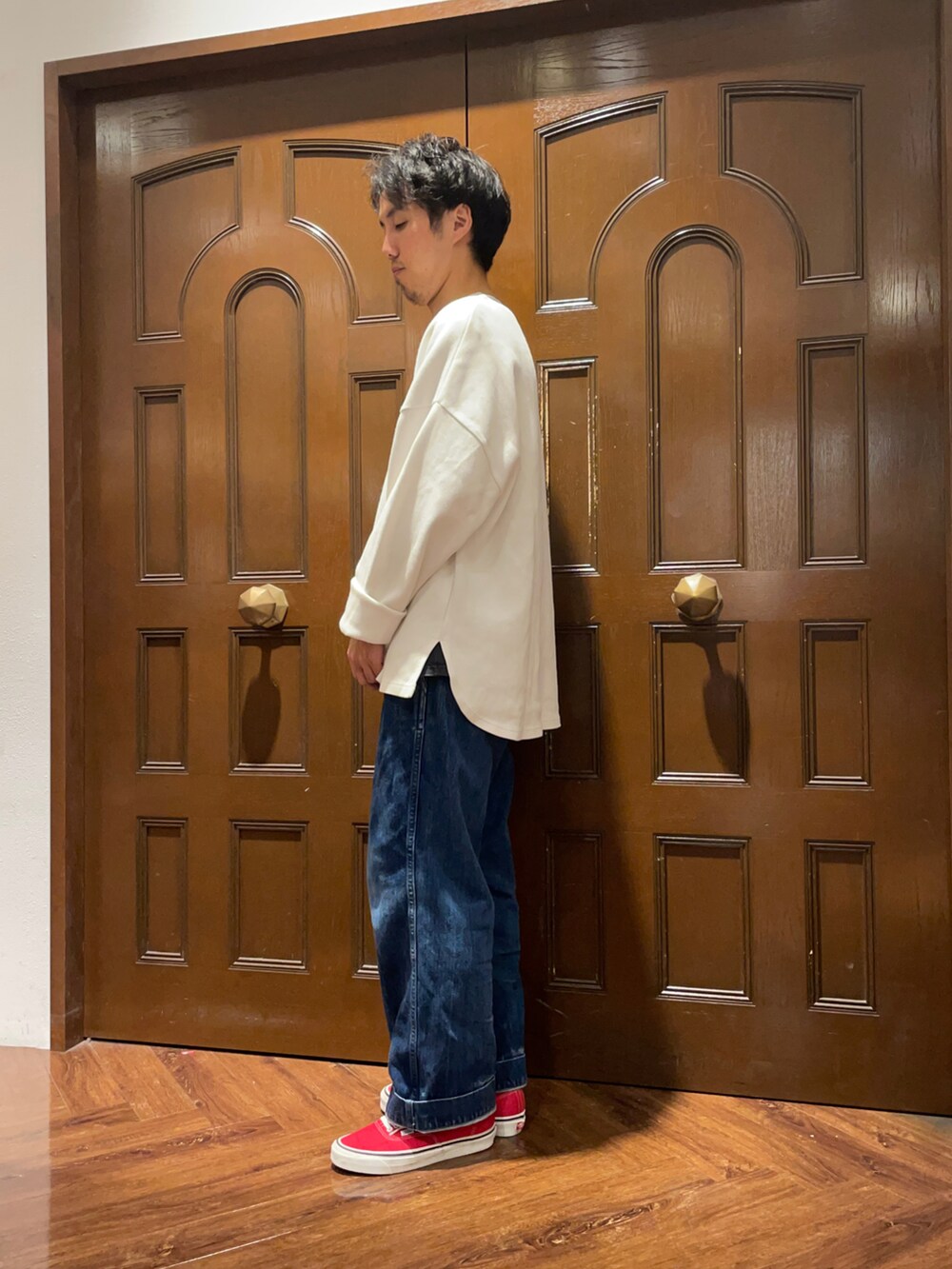 「今日のコーデ、ootd、ゆるコーデ、カジュアル、カジュアルコーデ、デニム、スニーカーコーデ、ニット、VANS、アナハイム、秋服準備はじめました、トリコロール」｜「crepusculeのアイテム（トップス、ホワイト系）」を使った、Makiさん（メンズ・168cm）の夏コーディネートの2枚目の写真