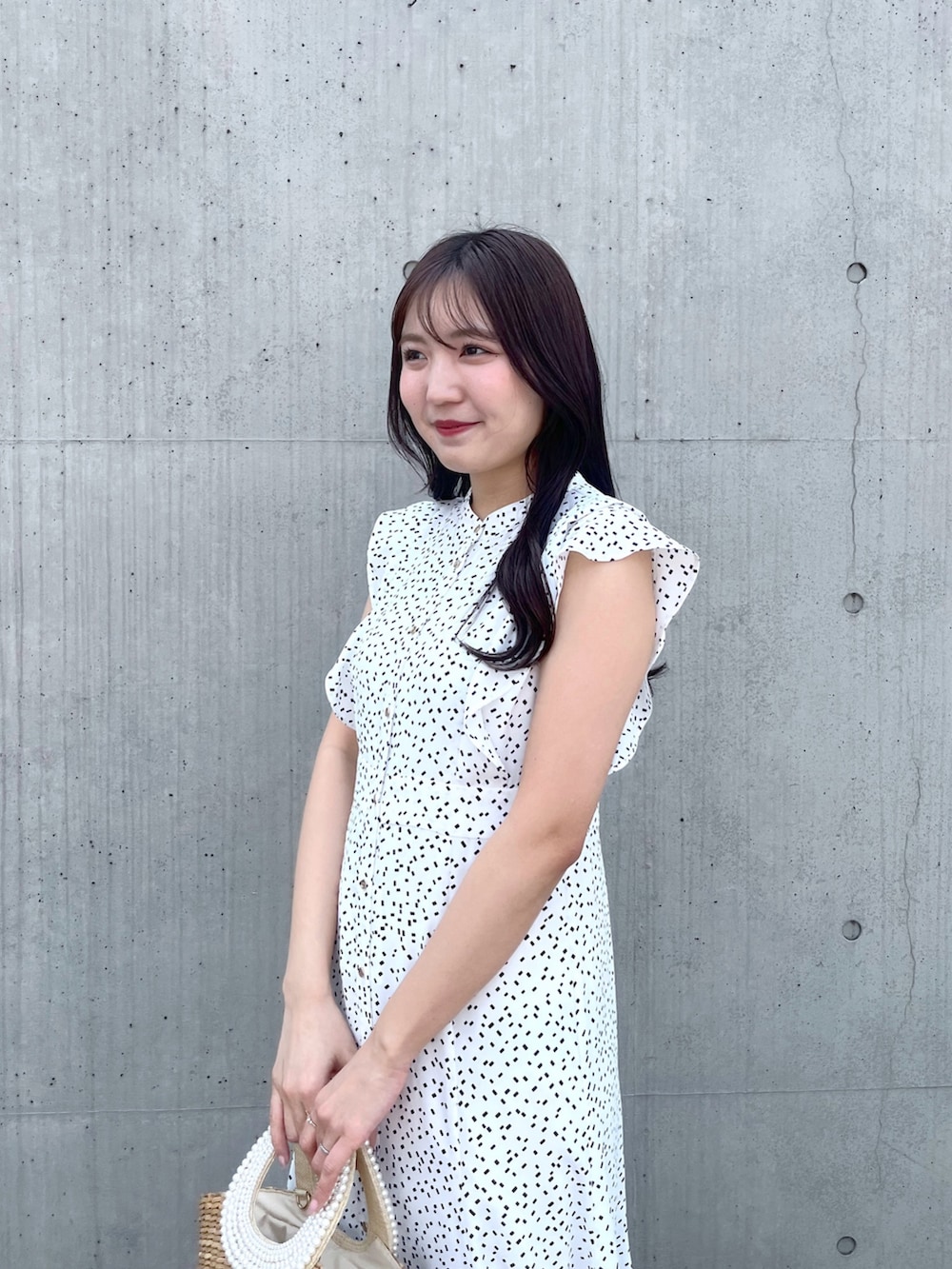 「ワンピース、スクエアドット、マーメイドワンピース、マーメイド、大人ワンピ、かごバッグ」｜「La boutique BonBonの【ご好評につき復刻】パールハンドルバスケットS/チェーン付（かごバッグ、ベージュ系）」を使った、minamiさん（レディース・157cm）の春コーディネートの4枚目の写真