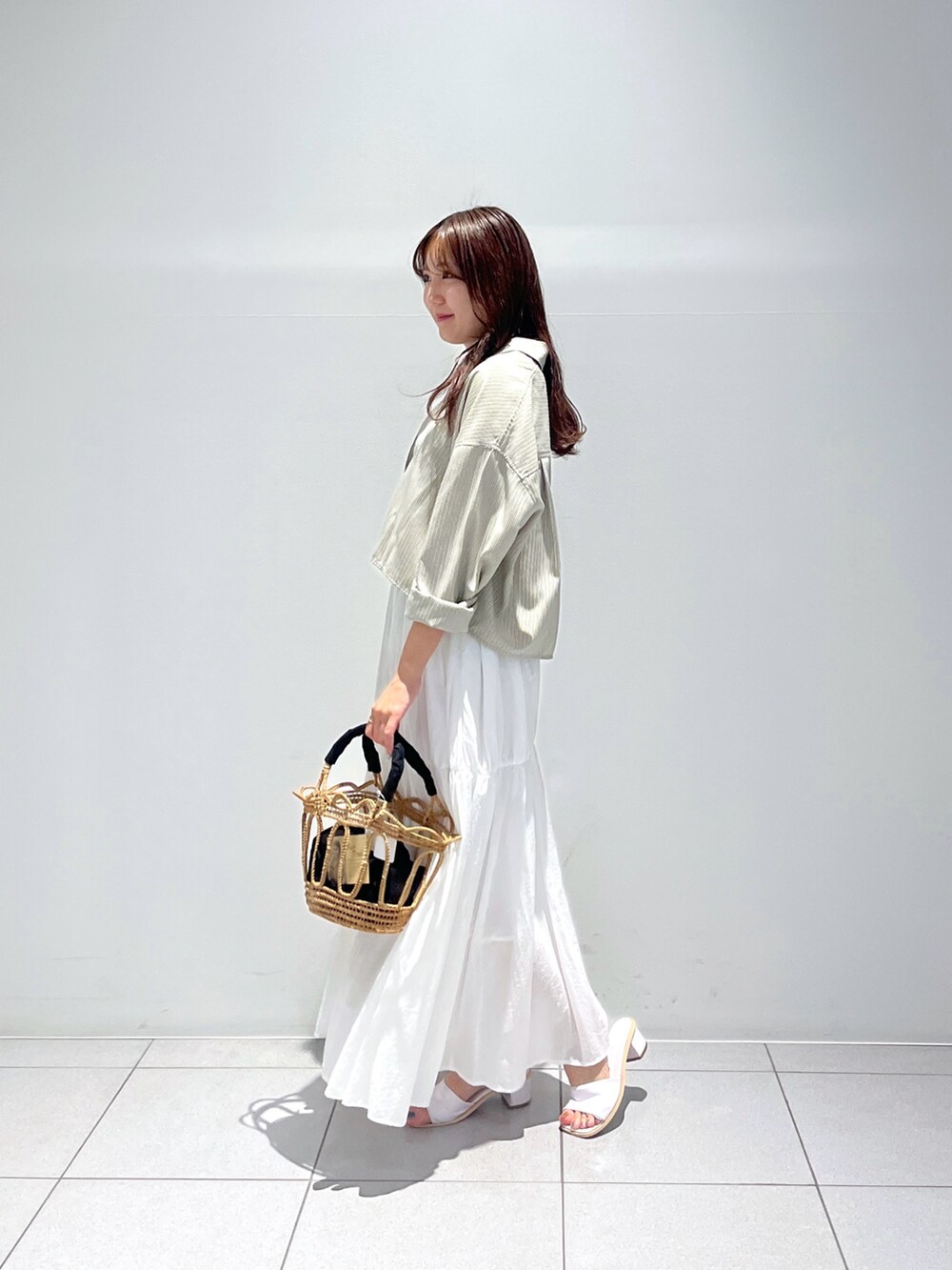 「La boutique BonBonのシアーナイロンティアードスカート（スカート、ホワイト系）」を使った、minamiさん（レディース・157cm）の夏コーディネートの2枚目の写真