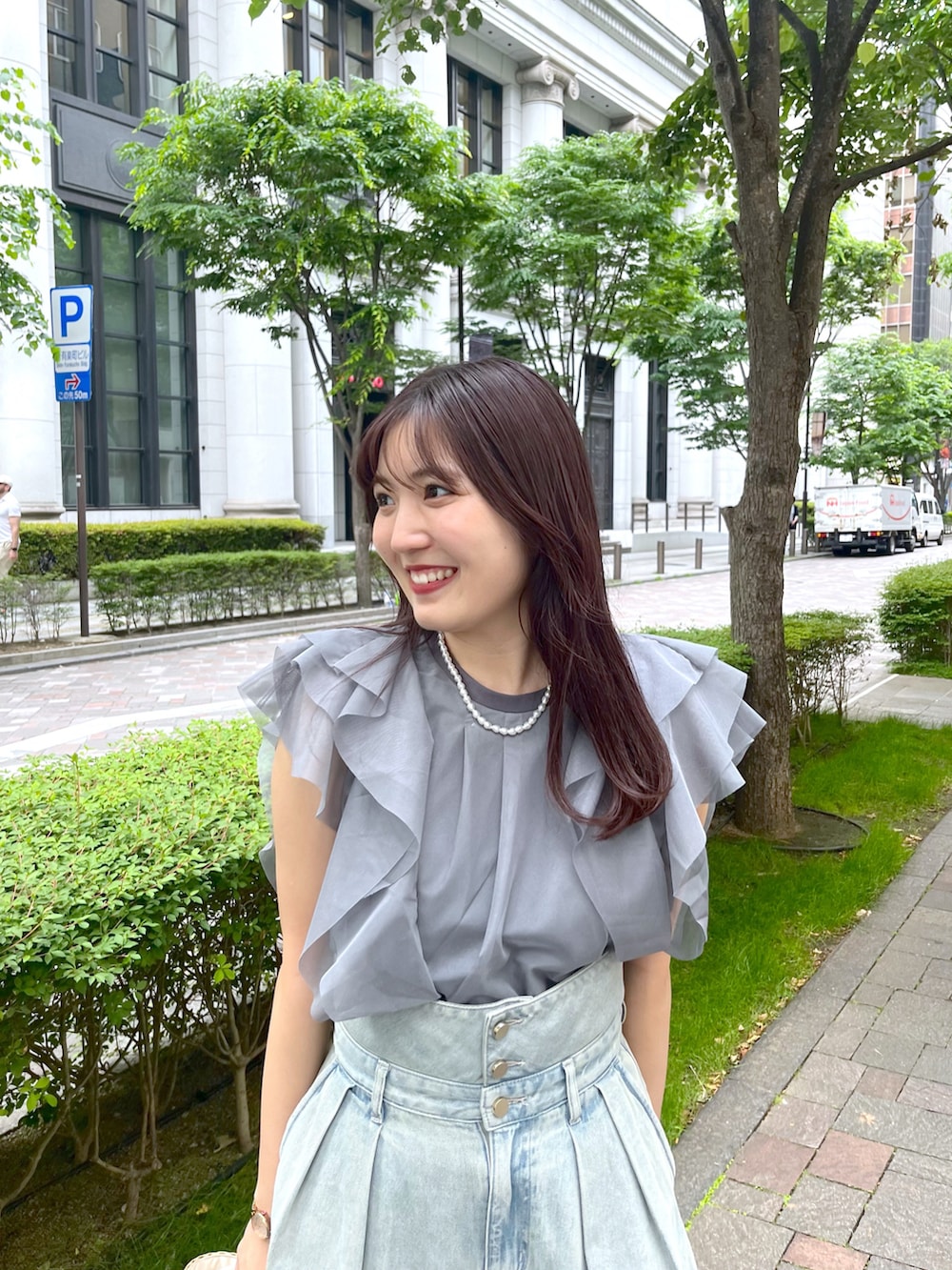 「La boutique BonBonの【miki監修】フリルチュールカットソー（Tシャツ/カットソー、グレー系）」を使った、minamiさん（レディース・157cm）の夏コーディネートの5枚目の写真
