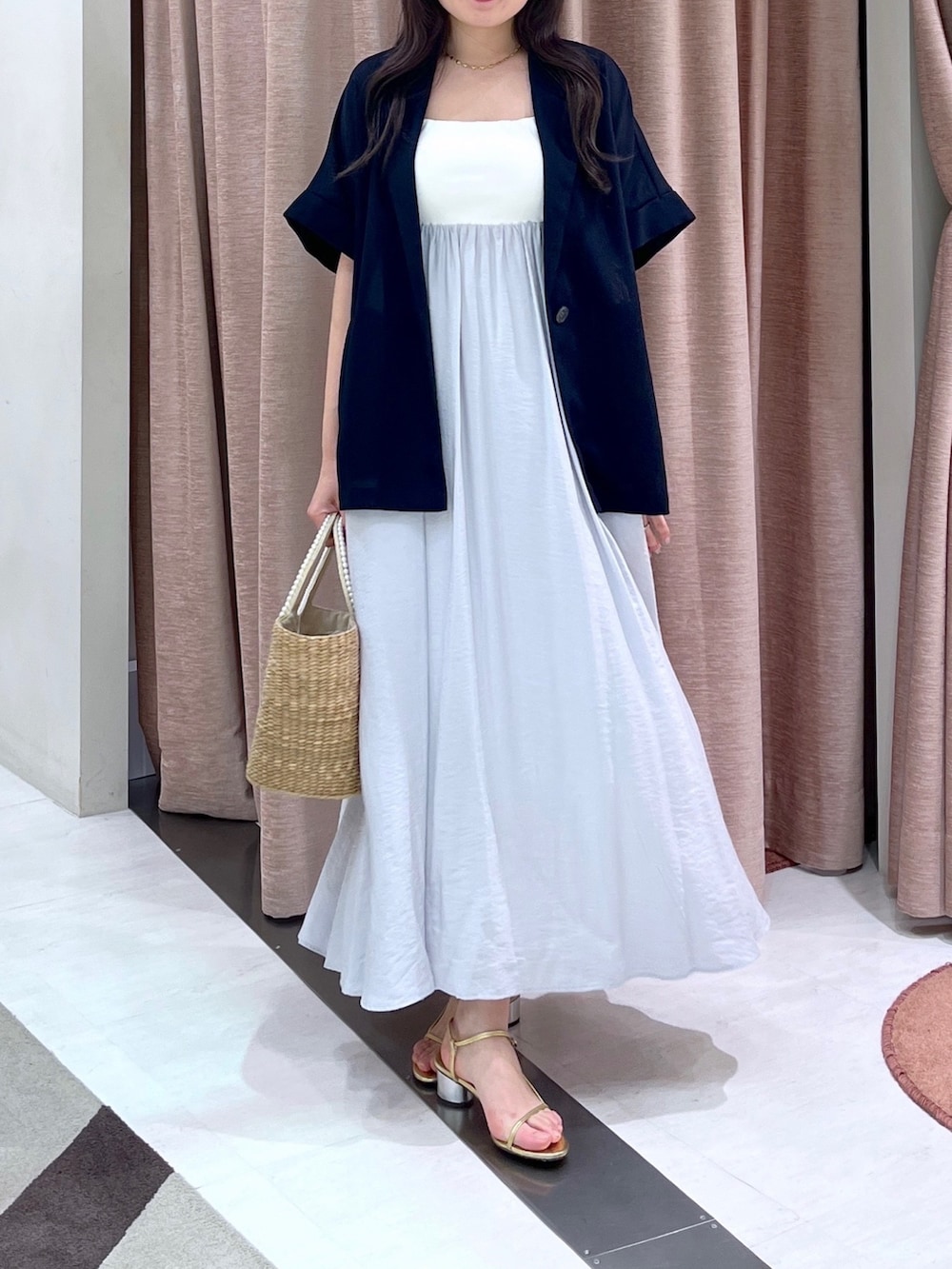 「メッシュ、メッシュジャケット、キャミワンピ、キャミワンピース、かごバッグ」|「La boutique BonBonの【涼感抜群】メッシュハーフスリーブジャケット(その他アウター、ブルー系)」を使った、minamiさん(レディース・157cm)の夏コーディネートの5枚目の写真