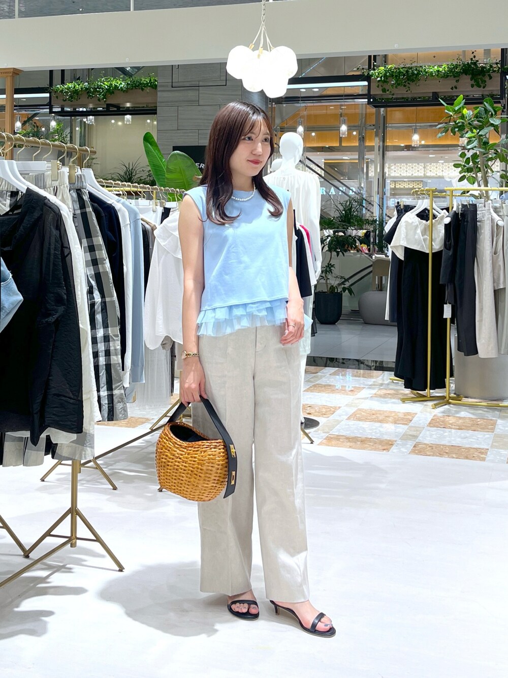 「La boutique BonBonのティアードチュールコンビカットソー（Tシャツ/カットソー、ブルー系）」を使った、minamiさん（レディース・157cm）の夏コーディネートの3枚目の写真