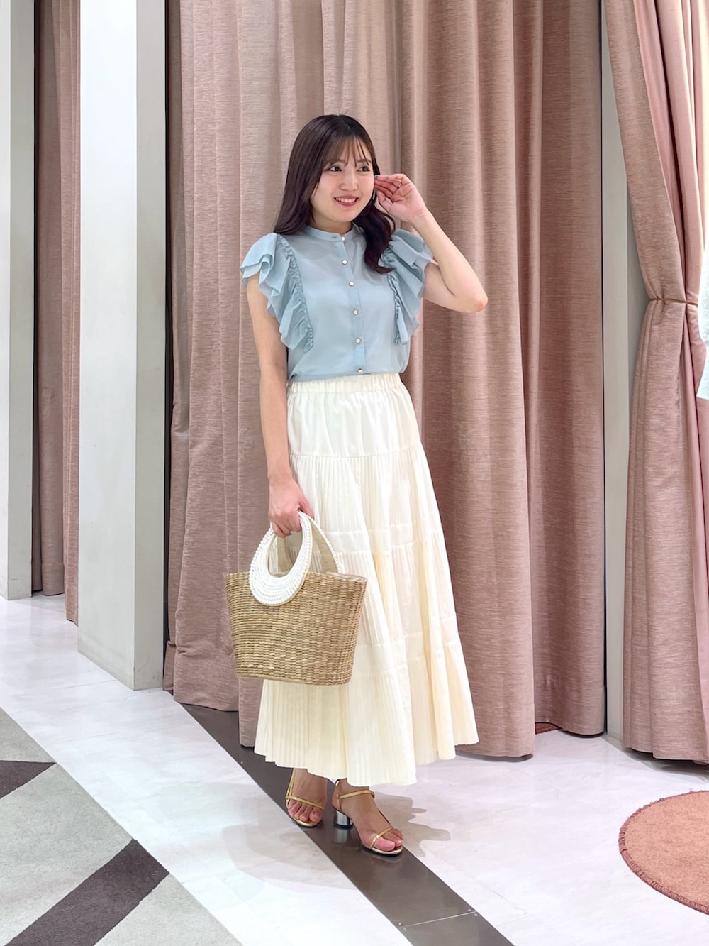 「ブラウス、フリル、ラッフルフリル、ミントグリーン、ティアードスカート、ティアード、きれいめカジュアル」|「La boutique BonBonの【最強お上品ブラウス】ラッフルフリルスリーブブラウス(シャツ/ブラウス、グリーン系)」を使った、minamiさん(レディース・157cm)の夏コーディネートの2枚目の写真