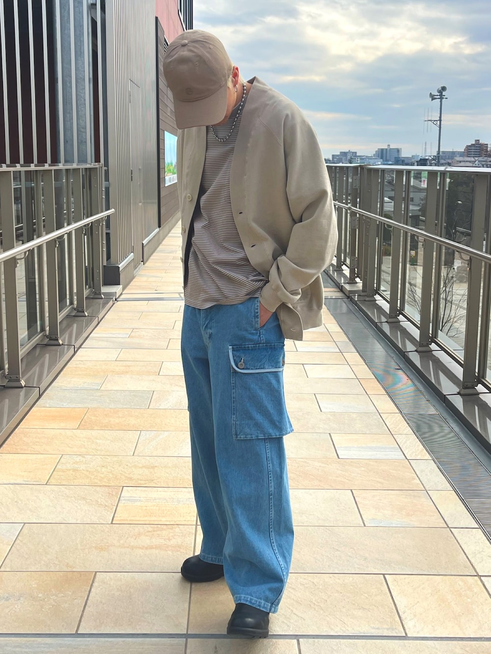 「GORDON MILLER、REMI RELIEF、ARMY TWILL、BRANDSTONE、新作コーデ、カジュアル」｜「GORDON MILLERのGORDON MILLER（ゴードンミラー）6パネルキャップ（キャップ、ベージュ系）」を使った、な0やさん（メンズ・176cm）の春コーディネートの2枚目の写真