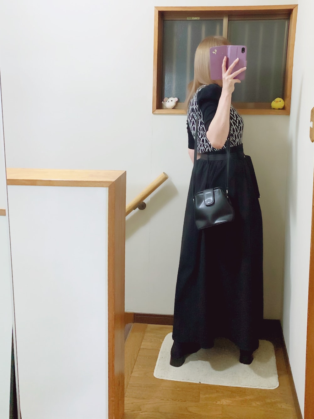 「モノトーン、モノトーンコーデ、カッコイイ女子、パワショル、ニット、ブーツ、レースアップ」｜「GRLのシンプルなニットブーツ👢（ブーツ、ブラック系）」を使った、mami太郎さん（レディース・162cm）の夏コーディネートの4枚目の写真
