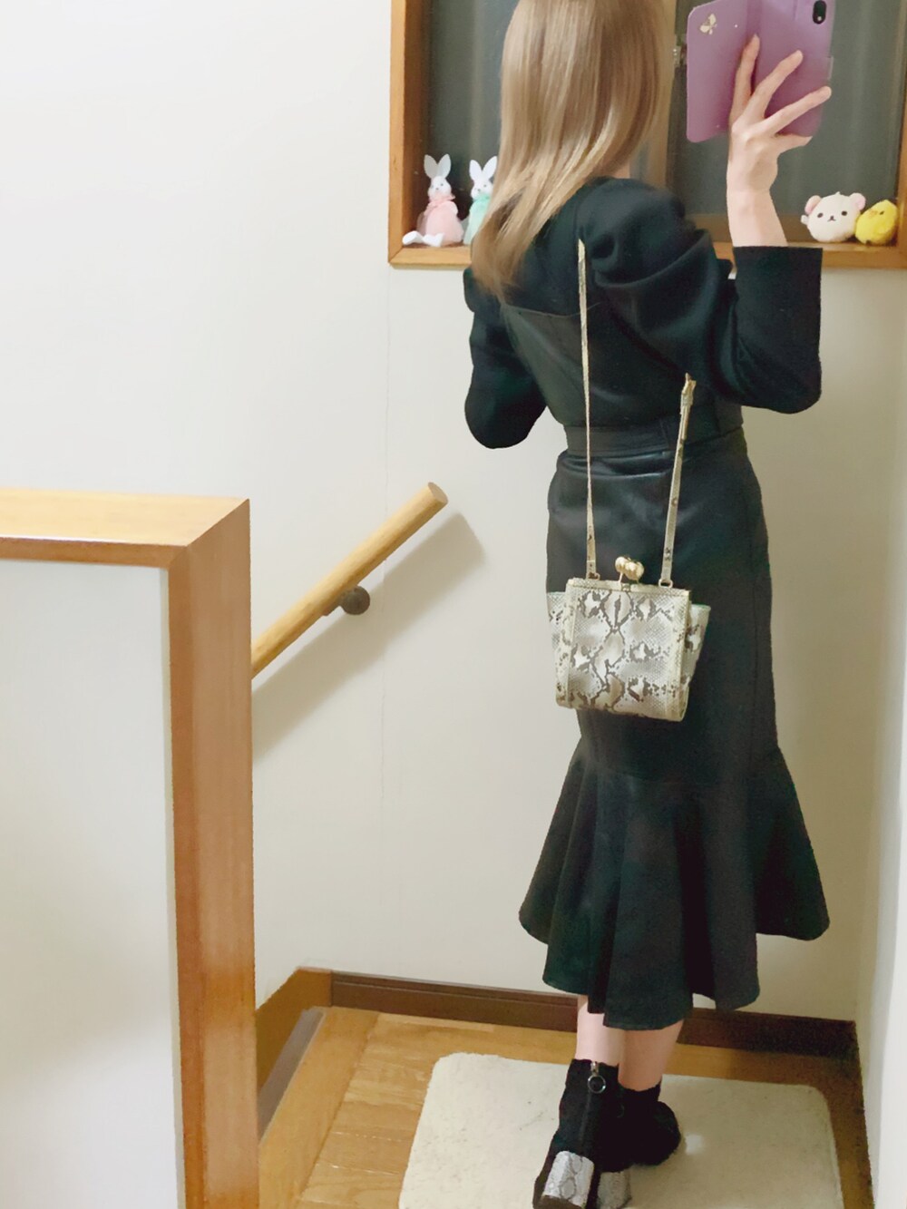「レザー、ライダース、ライダースジャケット、スネーク柄、ジップアップ、JUNOAH、rienda、Lily Brown、ジュエティ、ブラック、ブラックコーデ、今日のコーデ、パワーショルダー」｜「ORiental TRafficのストレッチ異素材ヒールブーツ/11411（ブーツ、ブラック系）」を使った、mami太郎さん（レディース・162cm）の春コーディネートの5枚目の写真