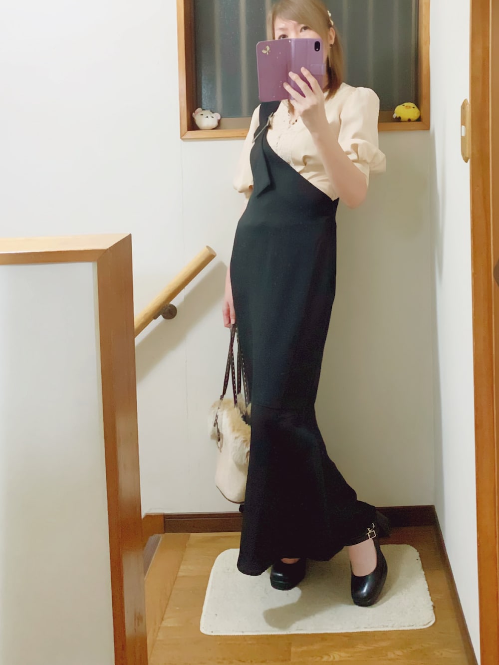 「ブラック×ベージュ、ワンショルダー、ジャンパースカート、リリーブラウン、４℃、アンブルシエル、byあしながおじさん、パンプス」｜「byあしながおじさんの厚底ダブルストラップパンプス　-8980645（パンプス、ブラック系）」を使った、mami太郎さん（レディース・162cm）の秋コーディネートの2枚目の写真