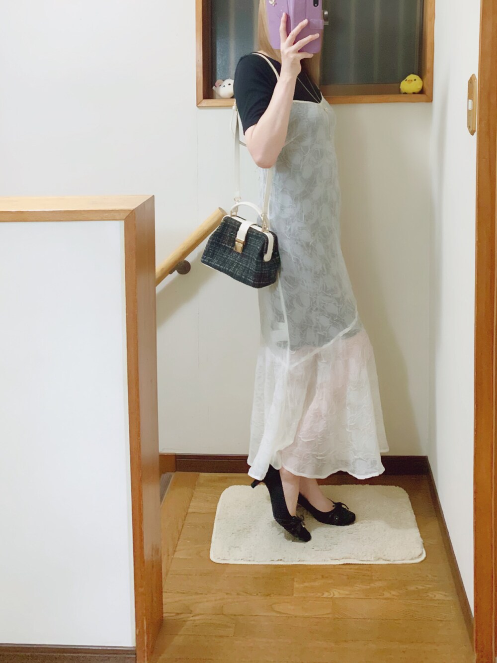 「キャミワンピ、リリーブラウン、ブラック×ホワイト、チューリップ柄」｜「Maria PrivateのAEONの中の靴屋で購入したパンプス👠リボンと🎀飾りが付いてます🍀*゜（パンプス、ブラック系）」を使った、mami太郎さん（レディース・162cm）の夏コーディネートの2枚目の写真