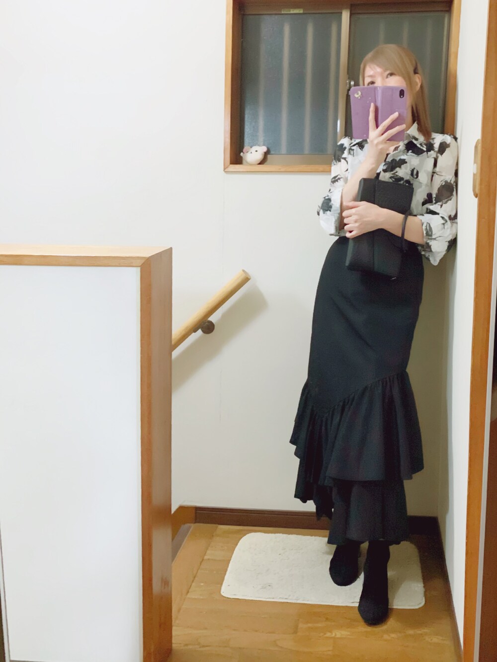 「マーメイドスカート、モノトーン、モノトーンコーデ、ブーツ、柄シャツ」｜「ORiental TRafficのストレッチ異素材ヒールブーツ/11411（ブーツ、ブラック系）」を使った、mami太郎さん（レディース・162cm）の夏コーディネートの4枚目の写真