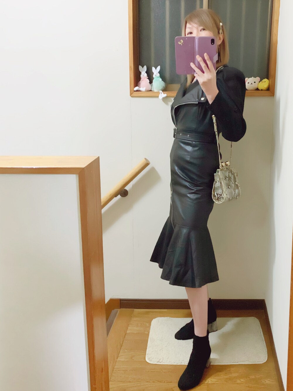 「レザー、ライダース、ライダースジャケット、スネーク柄、ジップアップ、JUNOAH、rienda、Lily Brown、ジュエティ、ブラック、ブラックコーデ、今日のコーデ、パワーショルダー」｜「ORiental TRafficのストレッチ異素材ヒールブーツ/11411（ブーツ、ブラック系）」を使った、mami太郎さん（レディース・162cm）の春コーディネートの2枚目の写真