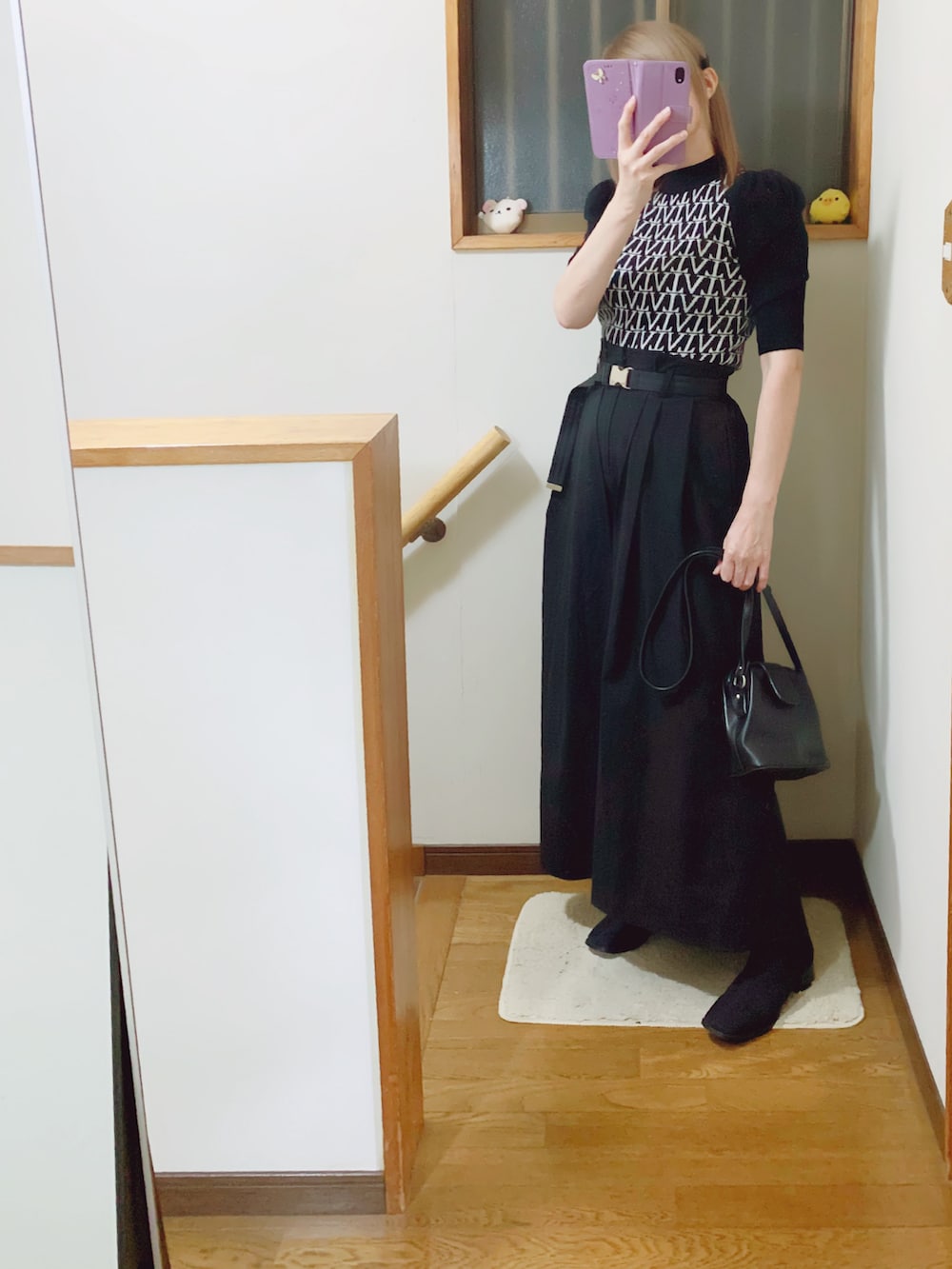 「モノトーン、モノトーンコーデ、カッコイイ女子、パワショル、ニット、ブーツ、レースアップ」｜「GRLのシンプルなニットブーツ👢（ブーツ、ブラック系）」を使った、mami太郎さん（レディース・162cm）の夏コーディネートの3枚目の写真