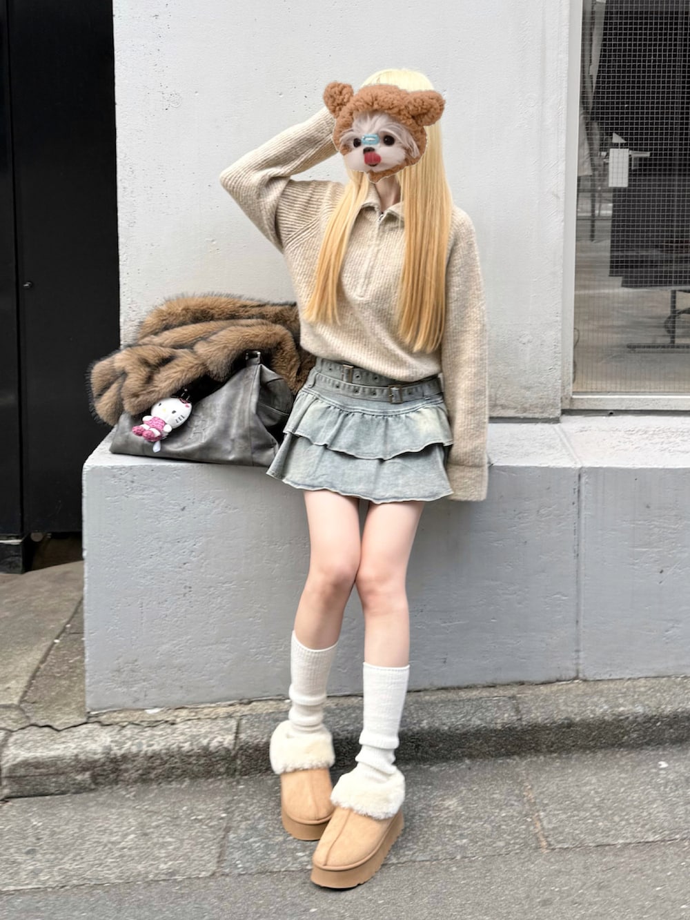 ブラウン系のその他アウター、ブラウン系のボストンバッグを着用したレディースの冬コーディネートの4枚目の写真