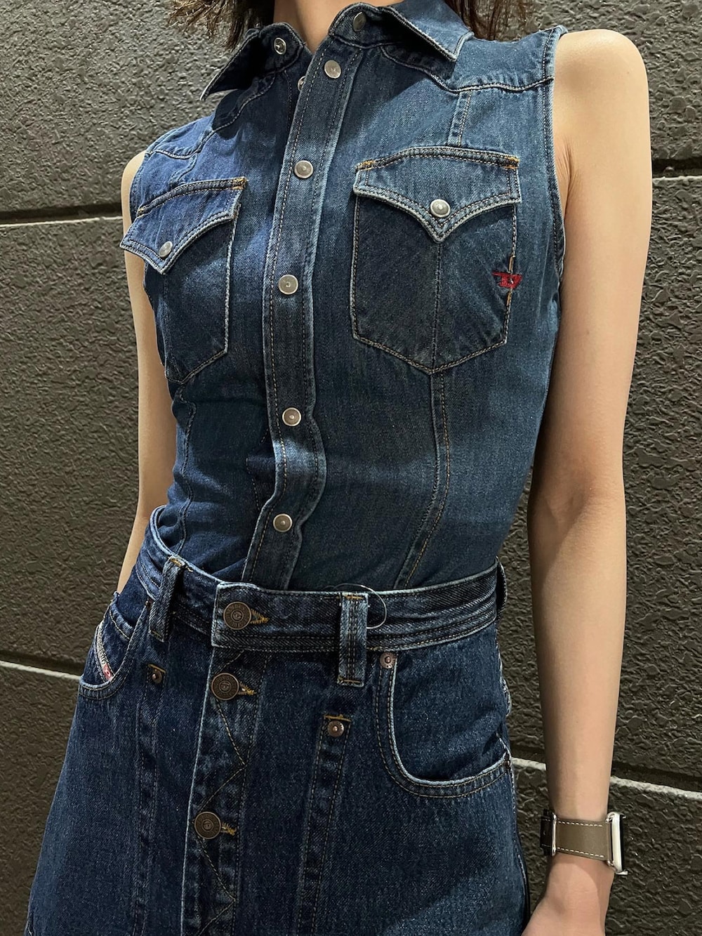 デニム ワンピース 夏 コーデ カジュアル デート 服装 NANAMI (DIESEL OSAKA)｜DIESELのワンピースを使った