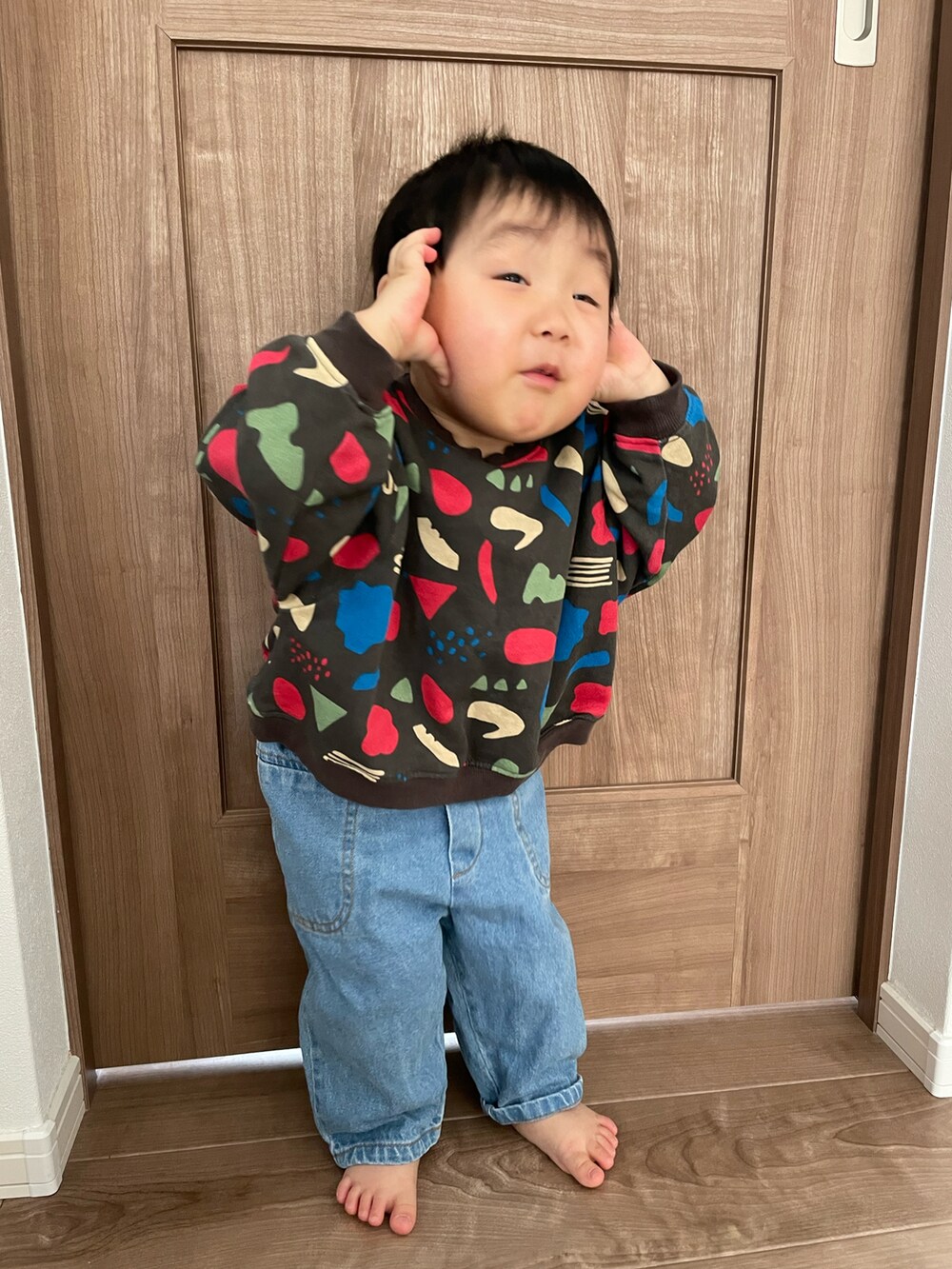 「休日コーデ、キッズファッション、古着MIX、男の子ファッション、韓国子供服、秋冬コーデ、キッズコーデ、2歳、男の子、男の子コーデ、2歳男の子、ラフ、ゆるコーデ」｜「MARKEY'Sのアイテム（トップス、グレー系）」を使った、MANOAさん（キッズ・80cm）の冬コーディネートの3枚目の写真