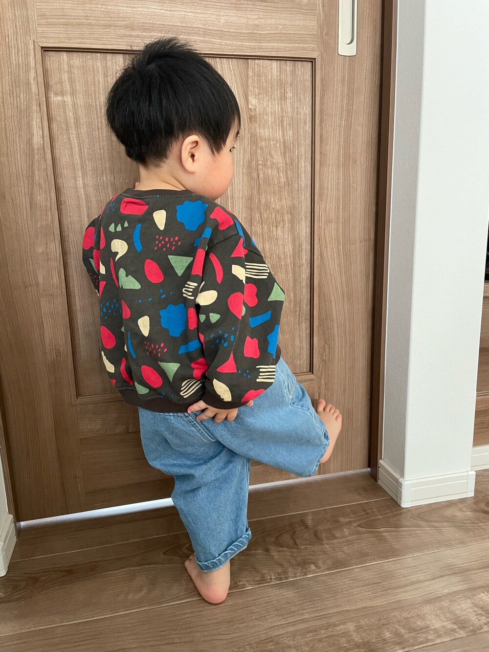 「休日コーデ、キッズファッション、古着MIX、男の子ファッション、韓国子供服、秋冬コーデ、キッズコーデ、2歳、男の子、男の子コーデ、2歳男の子、ラフ、ゆるコーデ」｜「MARKEY'Sのアイテム（トップス、グレー系）」を使った、MANOAさん（キッズ・80cm）の冬コーディネートの2枚目の写真