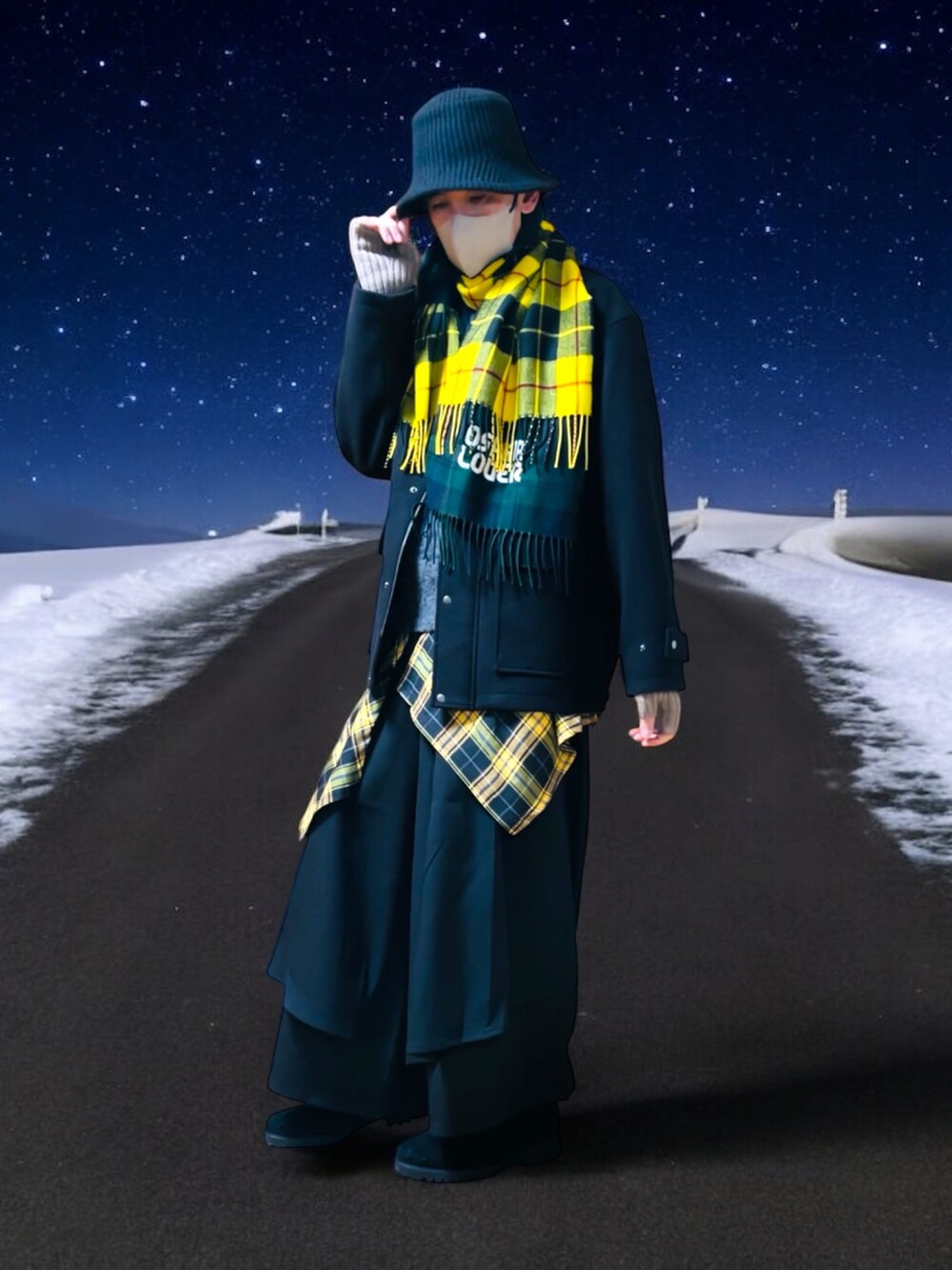 「冬コーデ、クリスマスに着たい服、レイヤードスタイル、ハンティングジャケット、ストール、マフラー、ラップスカート、ハカマパンツ、差し色コーデ、差し色(黄色)、バケットハット、KEITA MARUYAMA」｜「KEITA MARUYAMAのアイテム（ストール/ショール、イエロー系）」を使った、しーお さん（メンズ・180cm）の冬コーディネートの3枚目の写真