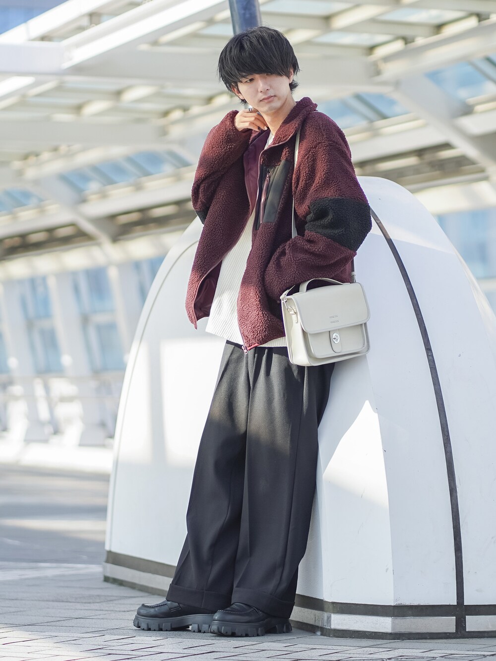 「秋服まるっと大公開」｜「ETELIOのルーズシルエットモールヤーンクルーネックニット（ニット/セーター、ホワイト系）」を使った、まささん（メンズ・178cm）の秋コーディネートの3枚目の写真