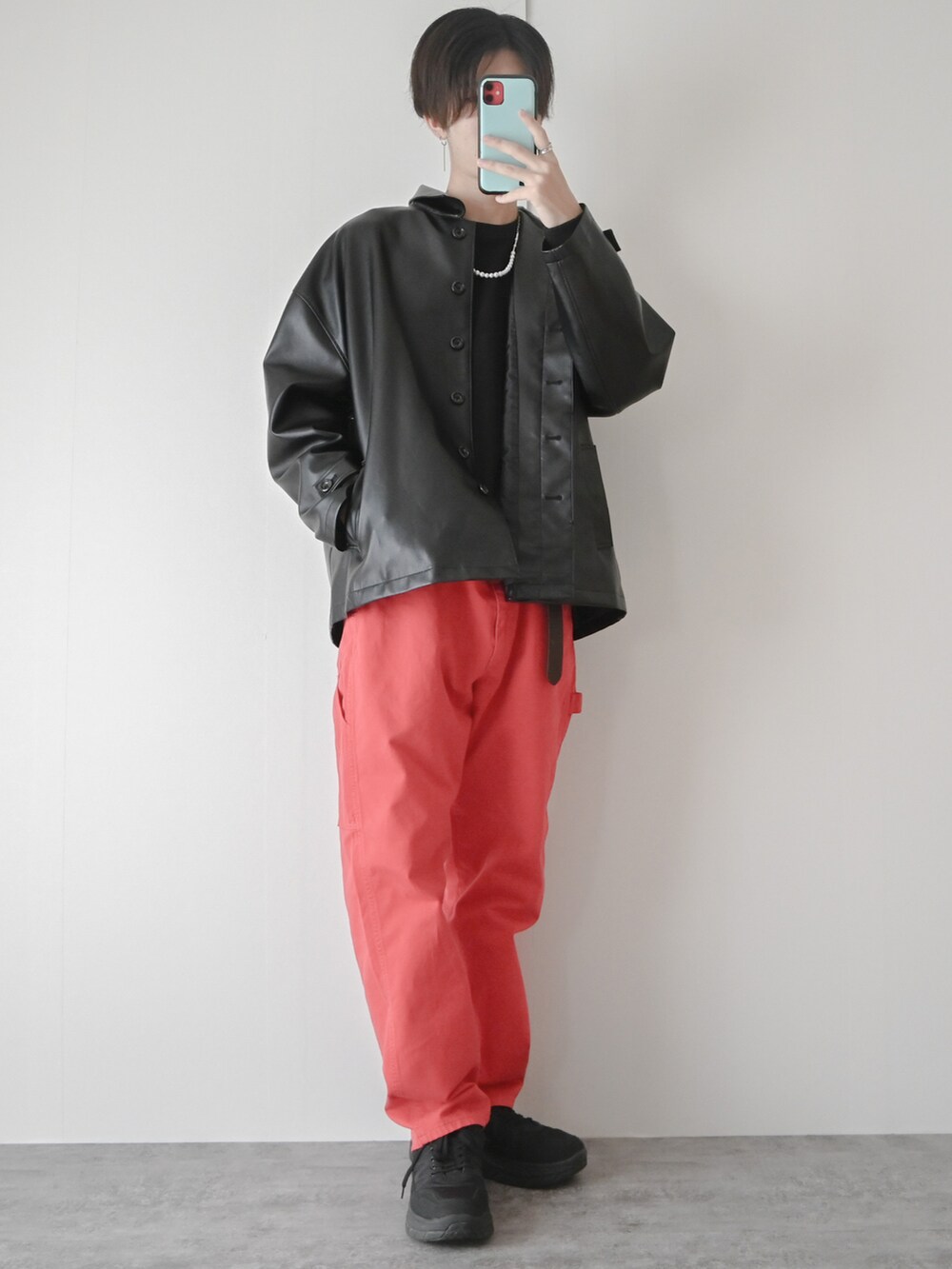 「CREARE -LINO-の【2021SPRING】PUレザー オーバーサイズ 比翼開きブルゾン（ブルゾン、ブラック系）」を使った、まささん（メンズ・178cm）の冬コーディネートの3枚目の写真