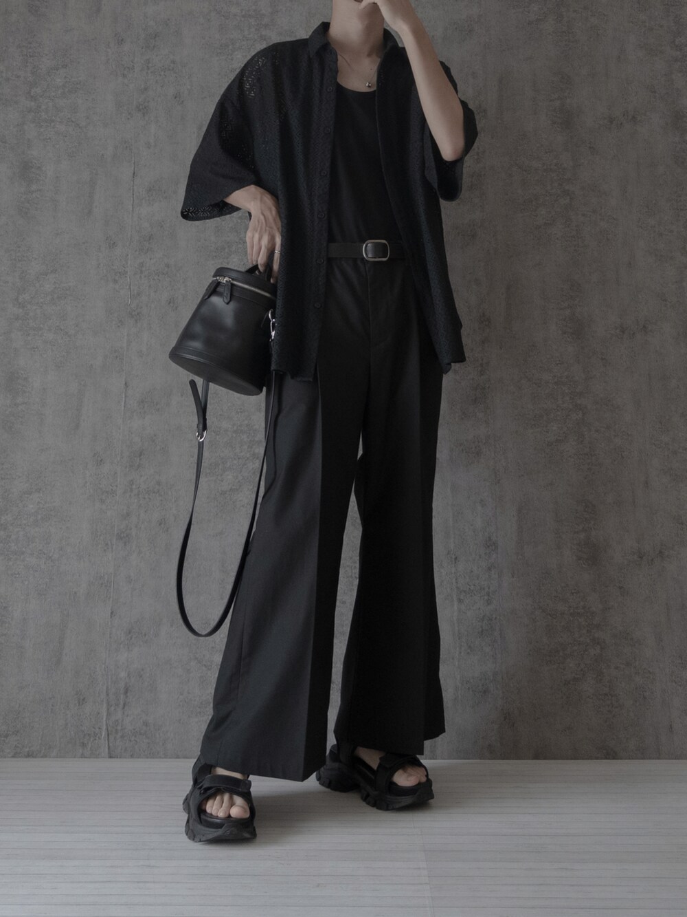 「WEARyouthコーデ、夏コーデ」｜「Adoon plainの【Adoon plain】レースシアーシャツ（シャツ/ブラウス、ブラック系）」を使った、まささん（メンズ・178cm）の夏コーディネートの2枚目の写真