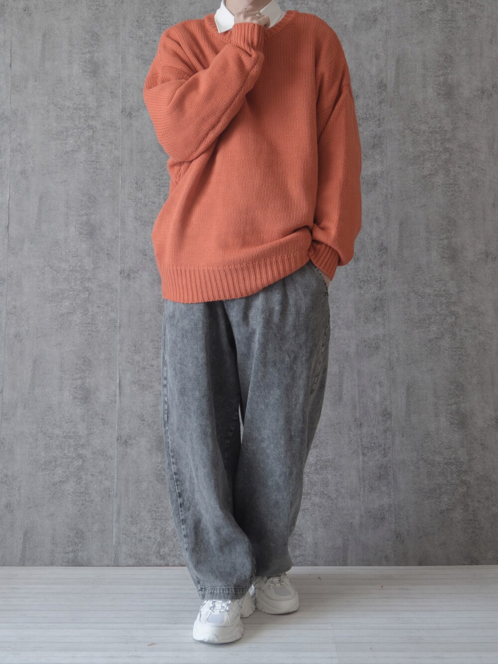 「カーディガン、ビッグシルエット、オーバーサイズ、ワイドパンツ、デニム、デニムパンツ、厚底シューズ、厚底スニーカー、レイヤードスタイル、大学生、プチプラ、プチプラコーデ、休日コーデ、休日スタイル、オレンジ」｜「classicalelfの1枚でこなれ感。2WAYローゲージクルーネックプルオーバー＆カーディガン（カーディガン/ボレロ、オレンジ系）」を使った、まささん（メンズ・178cm）の冬コーディネートの3枚目の写真