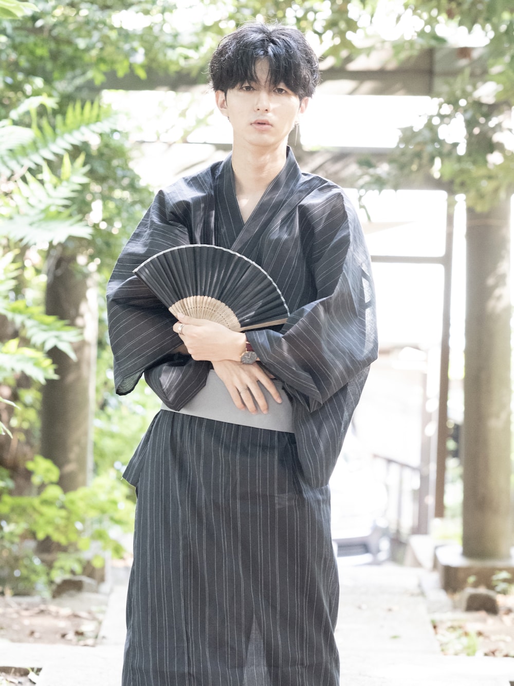 「夏映え浴衣コーデ、浴衣、浴衣男子、神社、扇子、夏コーデ、大学生、プチプラ、プチプラコーデ」｜「Craft Nicholsonの【 4点セット 】浴衣（ 浴衣 ＋ 帯 ＋ 下駄 ＋ 扇子 ）（浴衣、ブラック系）」を使った、まささん（メンズ・178cm）の夏コーディネートの3枚目の写真