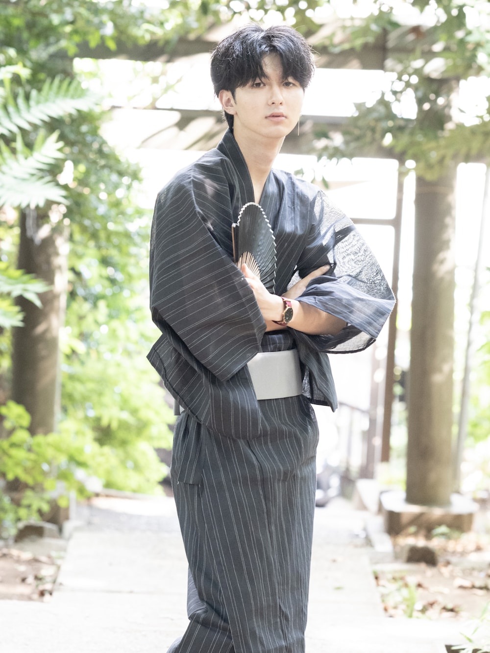 「夏映え浴衣コーデ、浴衣、浴衣男子、神社、扇子、夏コーデ、大学生、プチプラ、プチプラコーデ」｜「Craft Nicholsonの【 4点セット 】浴衣（ 浴衣 ＋ 帯 ＋ 下駄 ＋ 扇子 ）（浴衣、ブラック系）」を使った、まささん（メンズ・178cm）の夏コーディネートの2枚目の写真