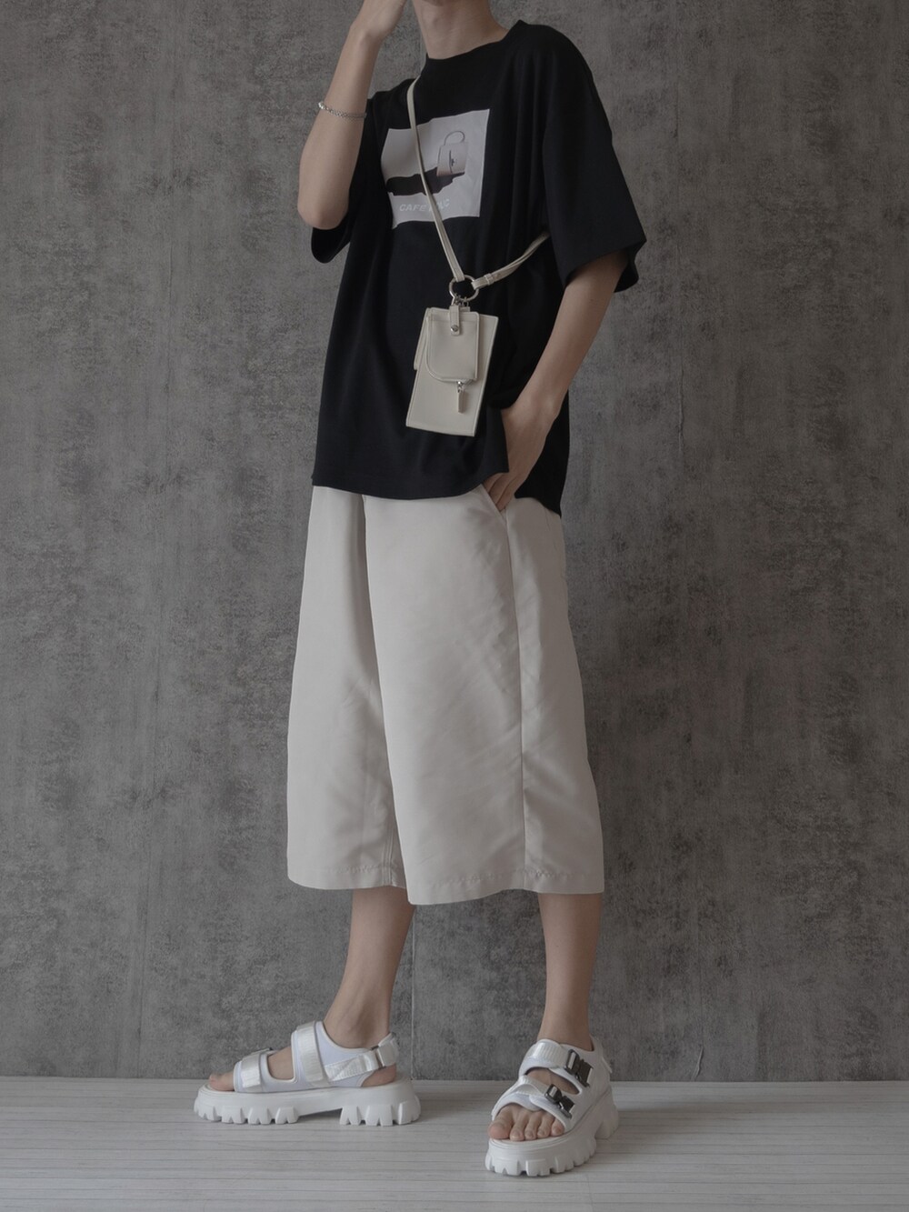 「お出かけコーデ日記」｜「JUNREDのMr.SZK × JUNRed / カフェホリックプリントTシャツ - cafe holic -（Tシャツ/カットソー、ブラック系）」を使った、まささん（メンズ・178cm）の春コーディネートの2枚目の写真