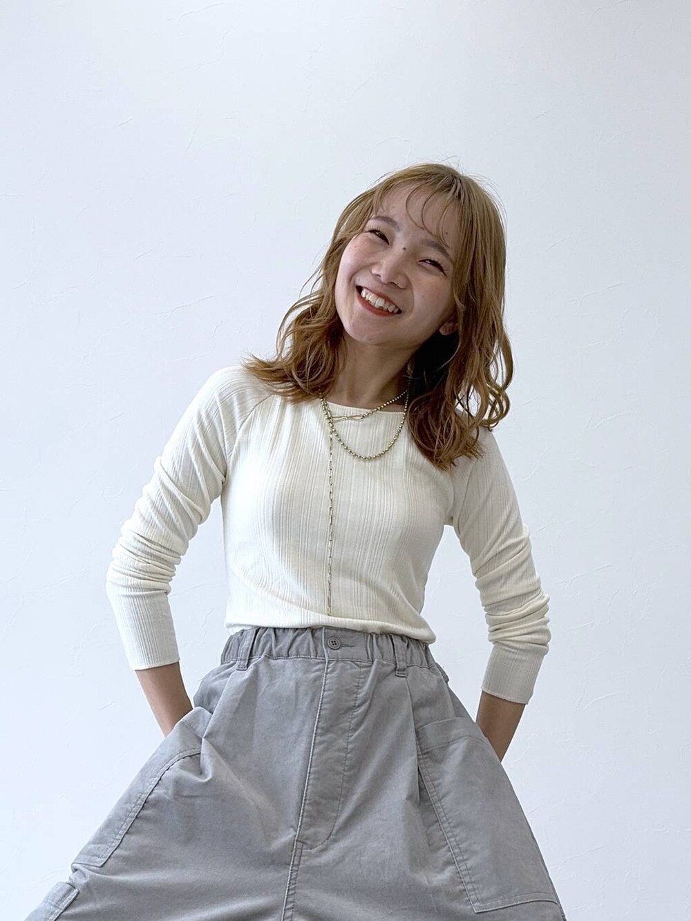 「bijorie、カップ付きインナー、低身長、個性派、差し色コーデ」｜「bijorieの【bijorie】カップ付きロングスリーブ／NEW BASIC （アルガンオイル配合）（その他アンダーウェア/インナー、ホワイト系）」を使った、よぴさん（レディース・148cm）の秋コーディネートの2枚目の写真