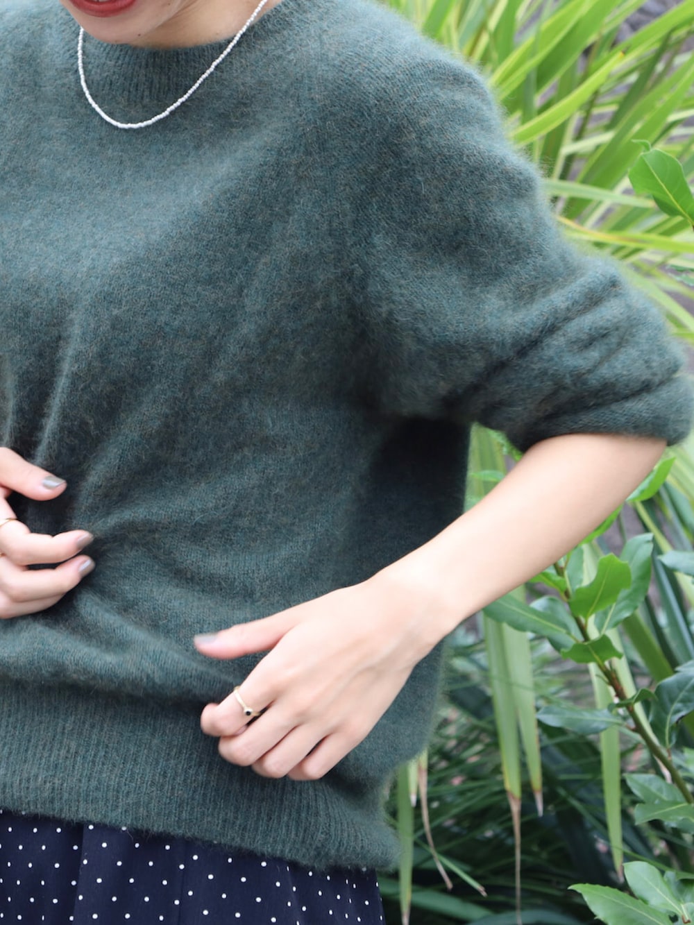 「ニット、ウールニット、ロングスカート、パールネックレス、低身長、低身長コーデ、ootd、秋冬コーデ、秋冬、スカート、スカートスタイル」｜「NOMBRE IMPAIRのブラッシュウール　クルーネックニット（ニット/セーター、グリーン系）」を使った、mis.さん（レディース・149cm）の秋コーディネートの2枚目の写真