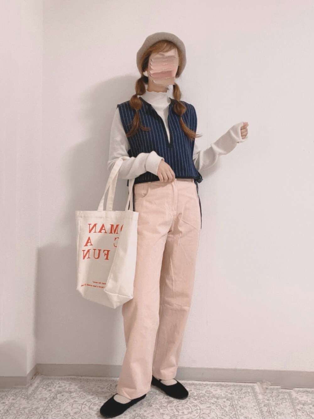 「春コーデ、韓国ファッション、淡色コーデ、淡色女子、プチプラ、レイヤードスタイル、カジュアルガーリー、ガーリー、お出かけコーデ、レトロ、ワンピース、ベスト、キャップ」｜「GRLのアイテム（ワンピース、ベージュ系）」を使った、shiroさん（レディース・159cm）の冬コーディネートの3枚目の写真