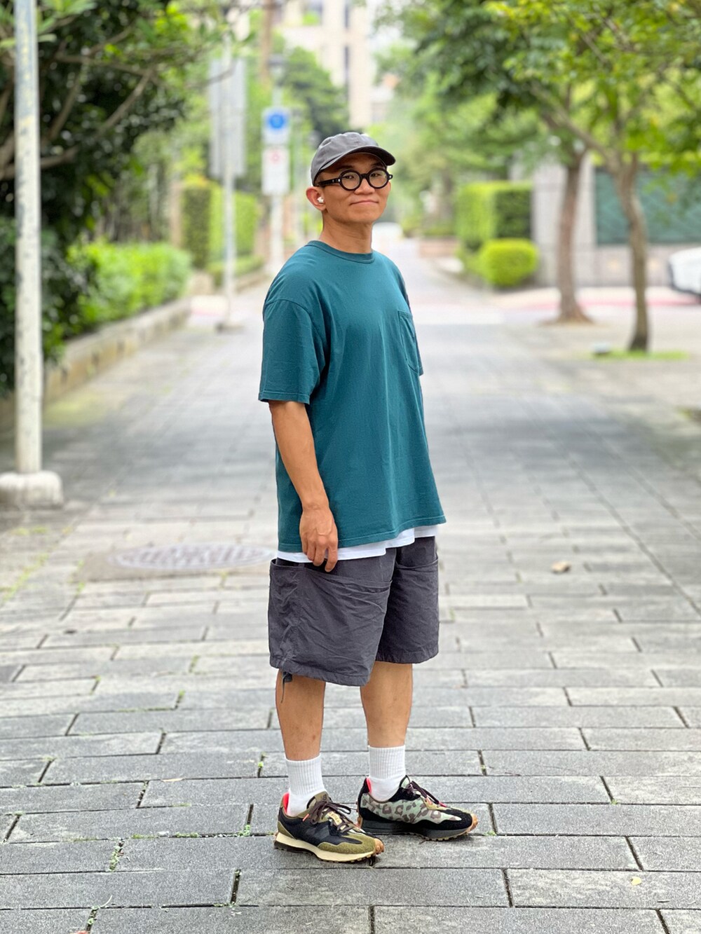 「THE NORTH FACE PURPLE LABEL、Anglan、New Balance、ootd、wiwt、streetstyle、streetfashion、menswear、夏コーデ、シンプルコーデ、夏ファッション、お洒落さんとつながりたい、スニーカーコーデ、アウトドア/アスレジャー、Tシャツコーデ」｜「THE NORTH FACE PURPLE LABELのアイテム（Tシャツ/カットソー、グリーン系）」を使った、Colorholic manさん（メンズ・172cm）の夏コーディネートの5枚目の写真