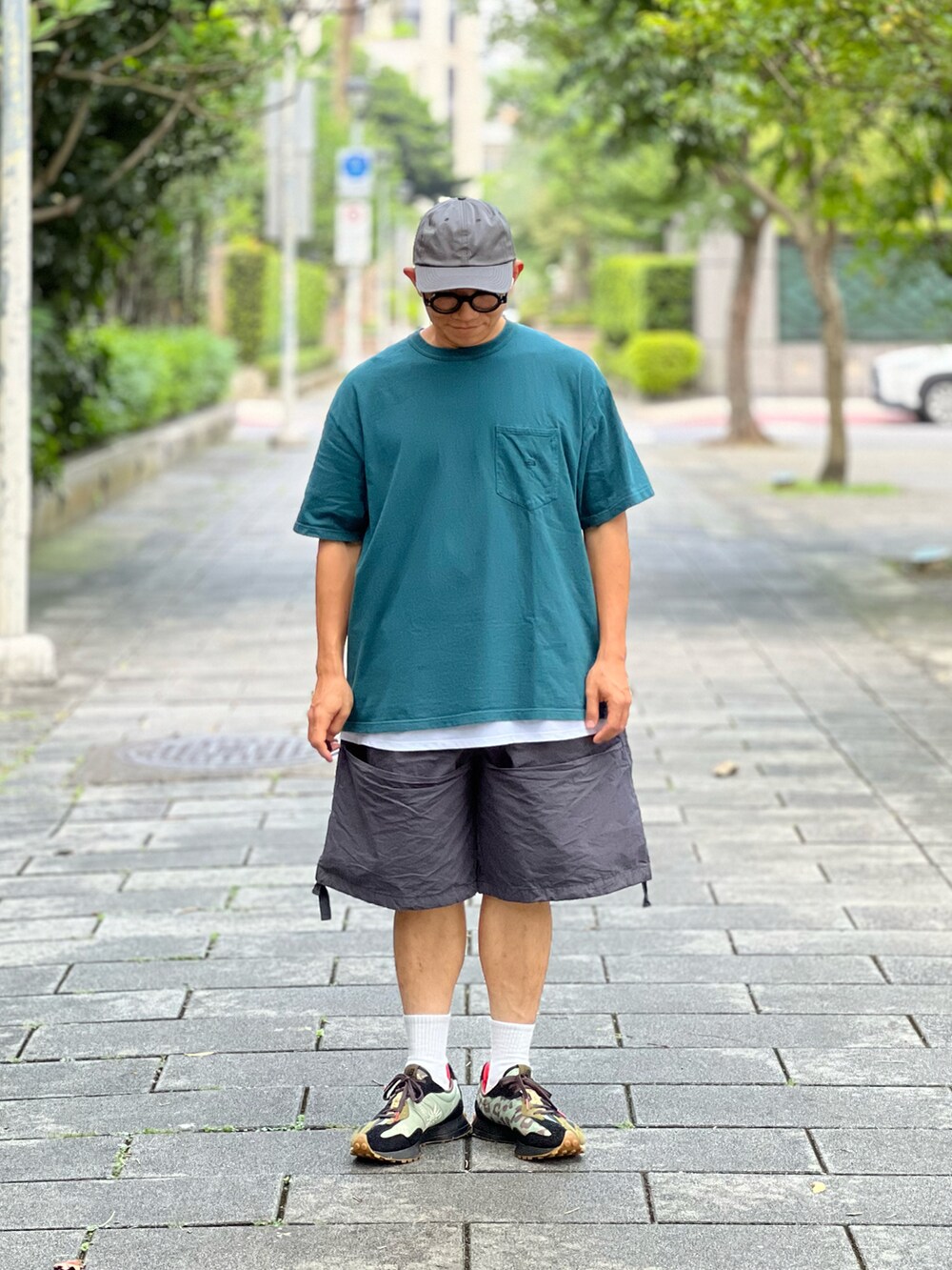 「THE NORTH FACE PURPLE LABEL、Anglan、New Balance、ootd、wiwt、streetstyle、streetfashion、menswear、夏コーデ、シンプルコーデ、夏ファッション、お洒落さんとつながりたい、スニーカーコーデ、アウトドア/アスレジャー、Tシャツコーデ」｜「THE NORTH FACE PURPLE LABELのアイテム（Tシャツ/カットソー、グリーン系）」を使った、Colorholic manさん（メンズ・172cm）の夏コーディネートの2枚目の写真