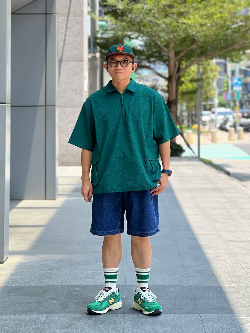 「top basics、GRAMICCI、New Balance、NEW ERA、BEAMS、CITYBOY、ootd、streetstyle、streetfashion、menswear、ストリート、スニーカーコーデ、ストリートコーデ、夏セールで買いました」｜「top basicsのアイテム（アンサンブル、グリーン系）」を使った、Colorholic manさん（メンズ・172cm）の夏コーディネートの5枚目の写真