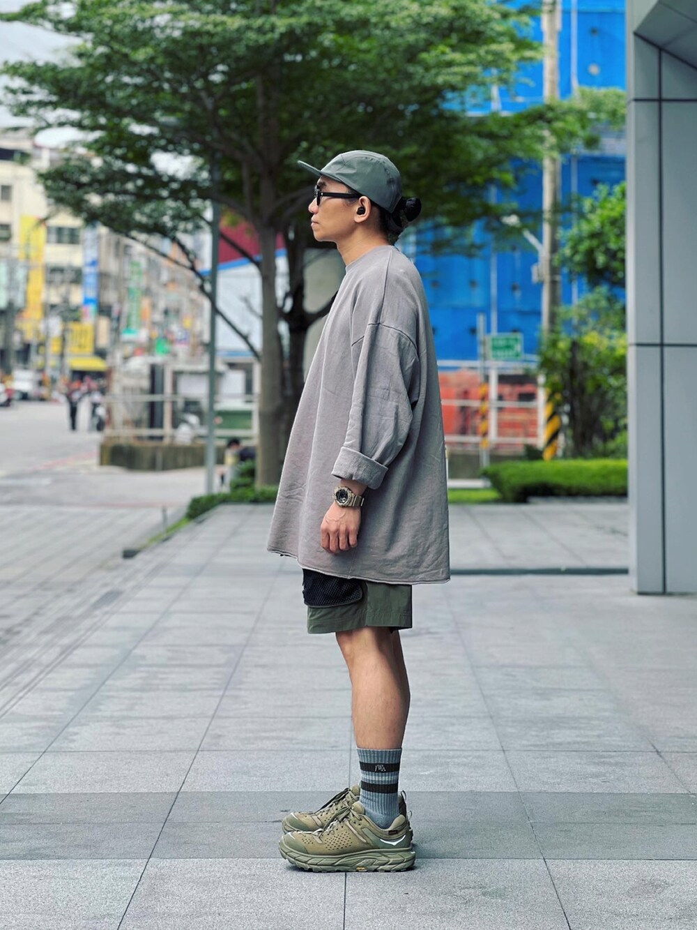 「White Mountaineering、NIKE、ACG、HOKAONEONE、UNIQLO、UNIQLO U、streetstyle、streetfashion、menswear、スニーカーコーデ、春夏コーデ、ストリートコーデ、メンズファッション」｜「UNIQLOのアイテム（キャップ、グリーン系）」を使った、Colorholic manさん（メンズ・172cm）の春コーディネートの4枚目の写真