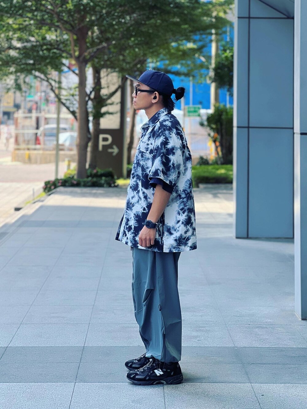 「THE NORTH FACE、GOOPiMADE、New Balance、thisisneverthat、south2west8、ootd、streetstyle、streetfashion、menswear、ストリート、スニーカーコーデ」｜「South2 West8のアイテム（キャップ、ブルー系）」を使った、Colorholic manさん（メンズ・172cm）の秋コーディネートの4枚目の写真