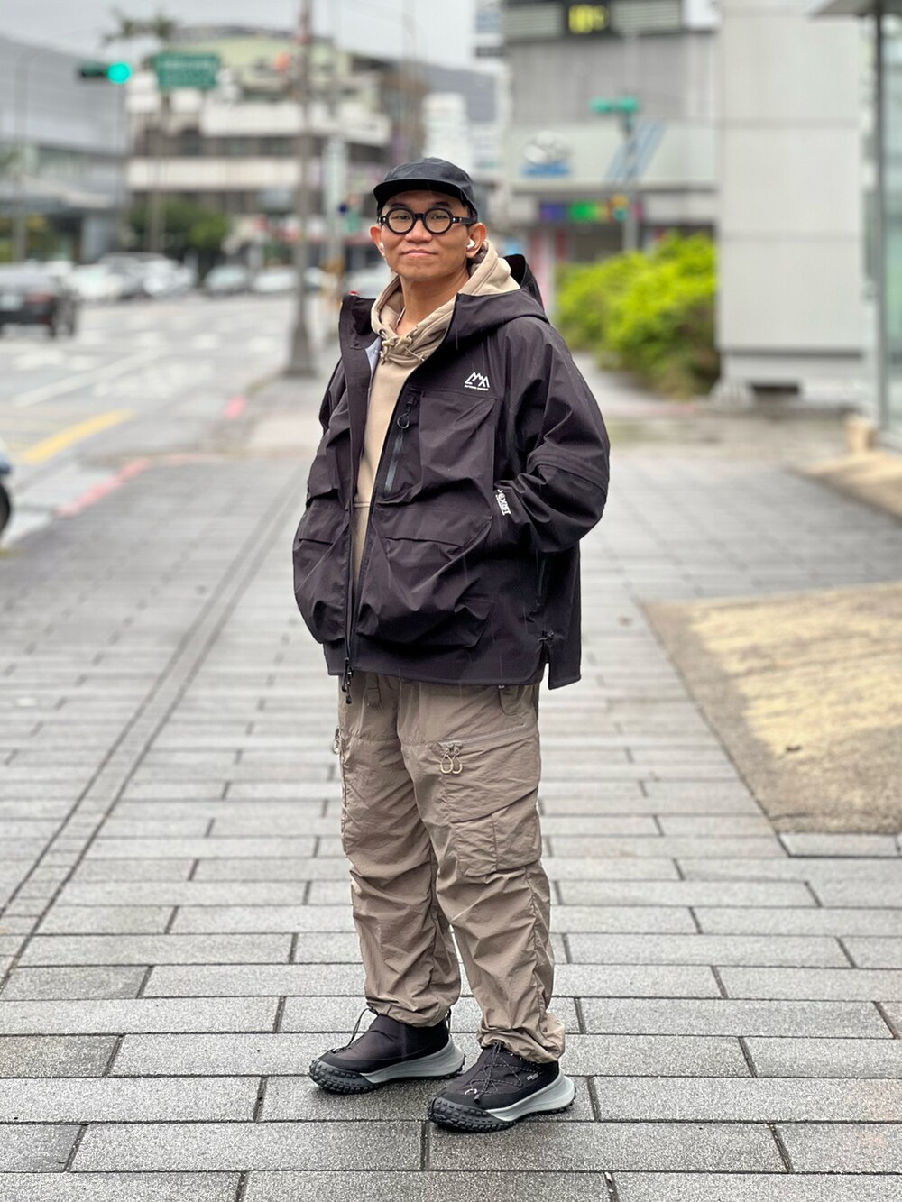「CMF Outdoor Garment、COMFY OUTDOOR GARMENT

、NIKE、nike acg、UNIQLO、UNIQLO U、ootd、wiwt、streetstyle、streetfashion、menswear、冬アウター、スニーカーコーデ、スニーカー、アウトドアスタイル」｜「UNIQLOのアイテム（キャップ、ブラック系）」を使った、Colorholic manさん（メンズ・172cm）の冬コーディネートの5枚目の写真