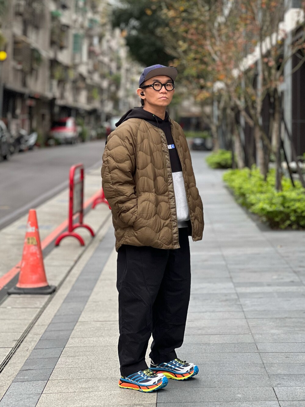 「UNIQLO、White Mountaineering、BEAMS、beams plus、HOKAONEONE、south2west8、ootd、streetstyle、streetfashion、menswear、ストリート、カジュアル」｜「ADER errorのアイテム（パーカー、その他）」を使った、Colorholic manさん（メンズ・172cm）の冬コーディネートの3枚目の写真